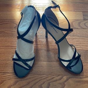 NWT Neiman Marcus black patent heeled sandal